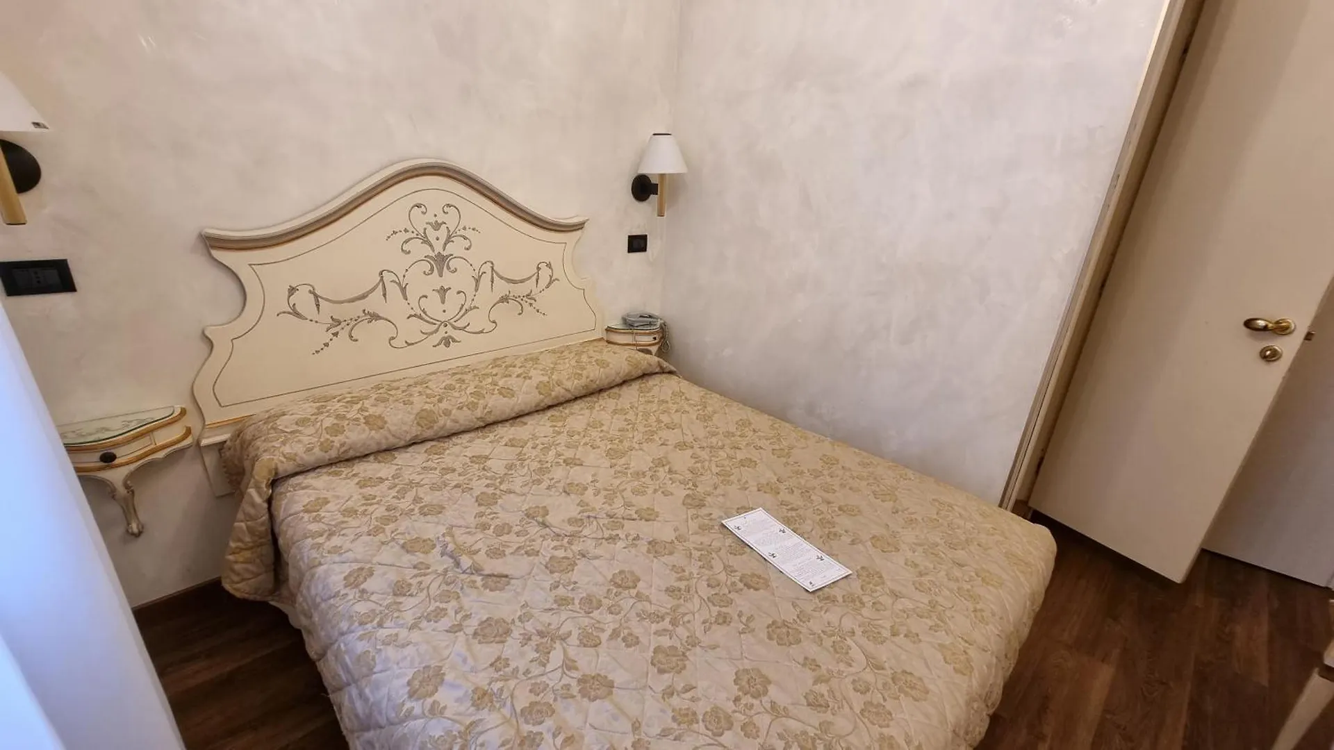***  ホテル カールトンカプリ ヴェネツィア イタリア